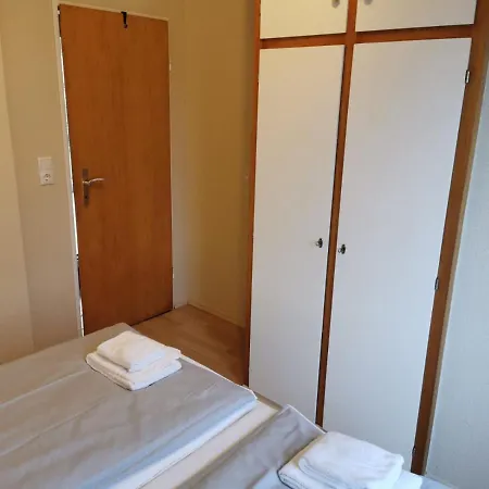 Haus No 11, * 西里格